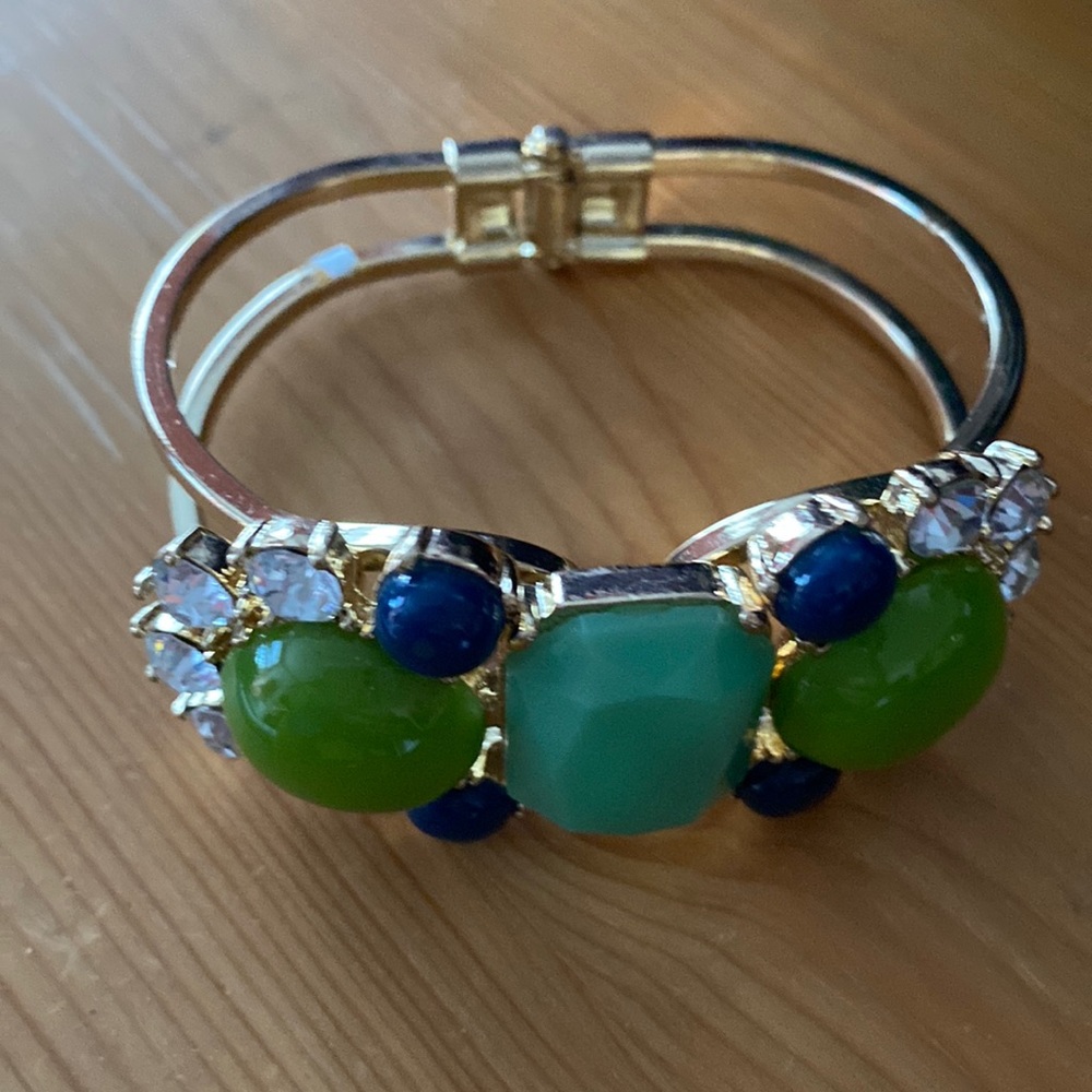 BANANA REPUBLIC hinged bracelet- NWOT